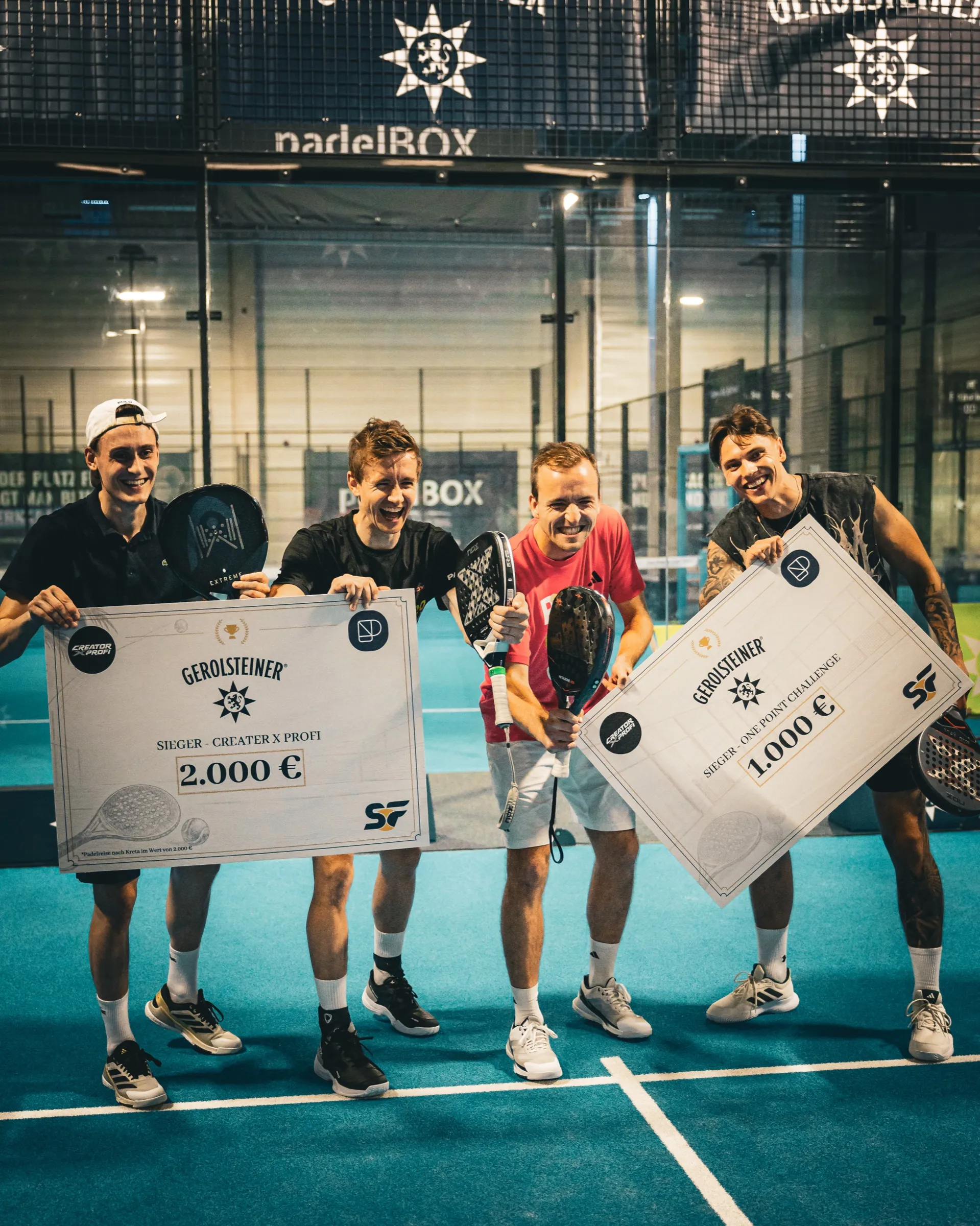The winners of Gerolsteiner Creator × Profi holding their prize cheques on court at padelBOX Frechen